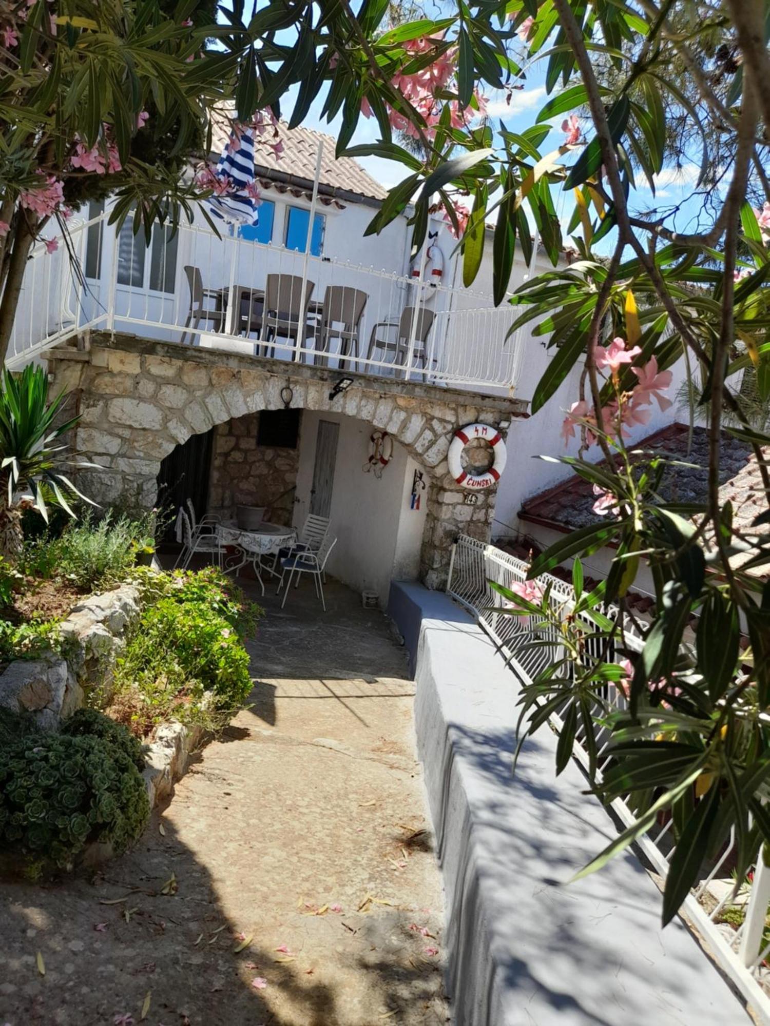 Apartment 4M Cunski Luaran gambar